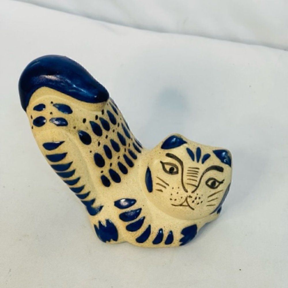 Tonala Mexico Folk Art Pottery Stretching Cat Hand Painted Rain Drop Blue Excell